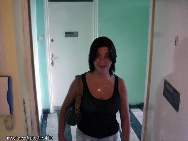 12P Thick amateur with real fat tits gets her pussy nice and wet