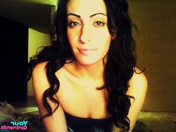 11P Girlfriend gets her photobucket account hacked and naked pics posted on the net