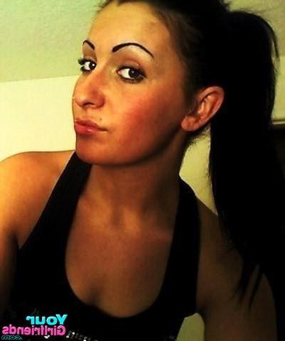 11P Girlfriend gets her photobucket account hacked and naked pics posted on the net