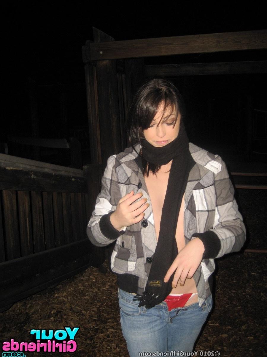 11P Dude's girlfriend shows off her skinny body outside
