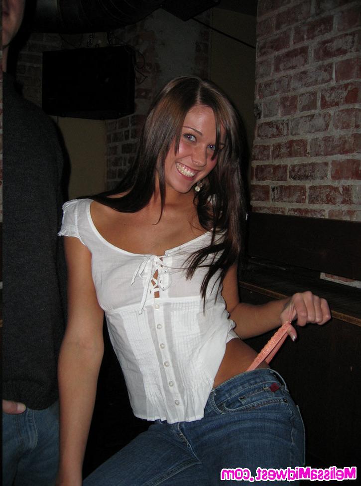 16P Melissa Midwest and SweetAdri at Dillingers bar