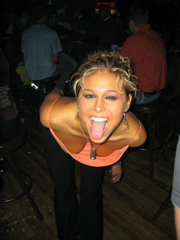 16P Melissa Midwest out at the bars in a funny hat