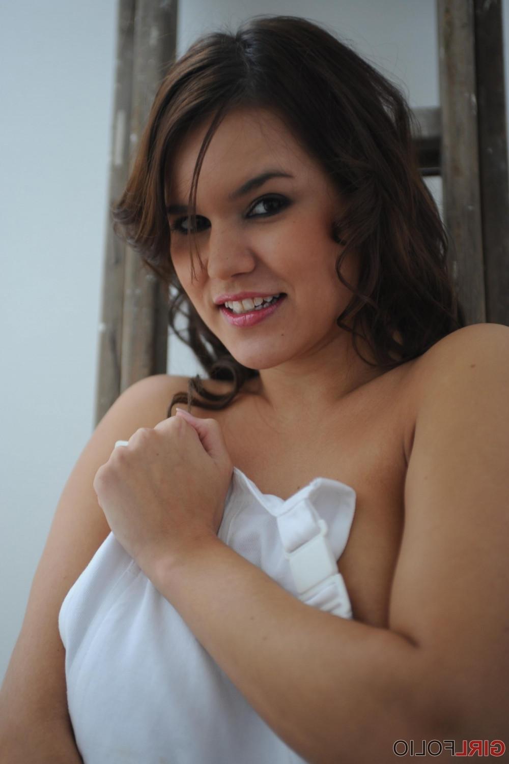 12P Big tits babe Emma