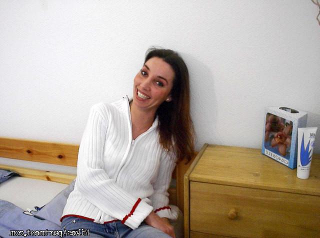 12P Pics of amateur with really fat pussy getting nailed