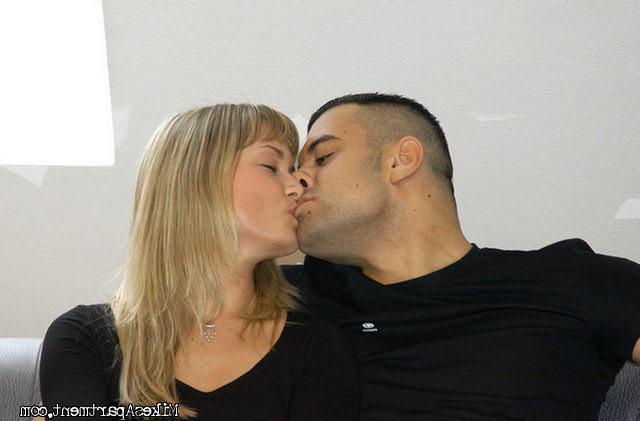 12P Hottie blonde getting her hole filled on the couch to pay rent