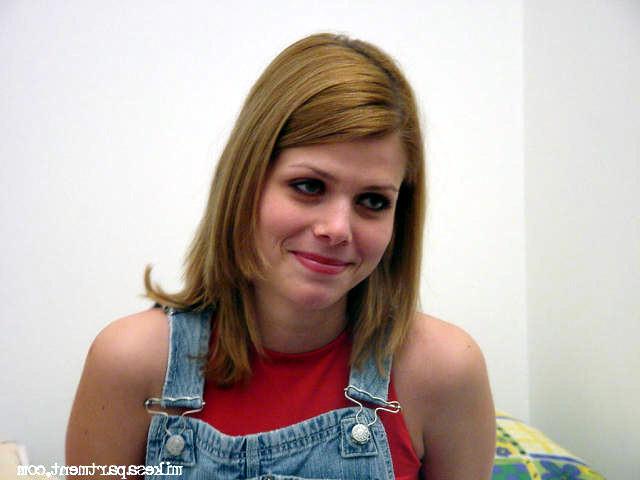 12P Hot red head is goin to work on that tight pussy
