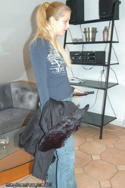 12P Hot blonde amateur gets naild from behind and loves it