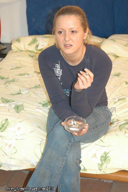 12P Hot blonde amateur gets naild from behind and loves it