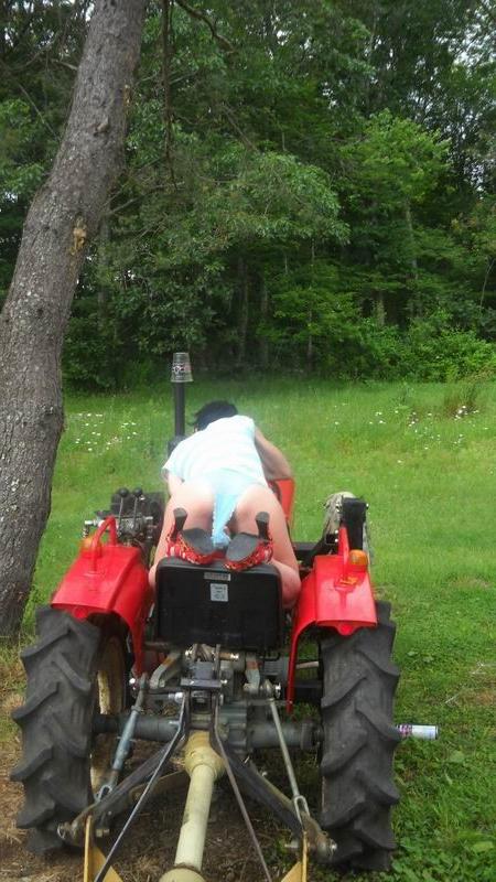 20P kinky babe have a fan with tractor