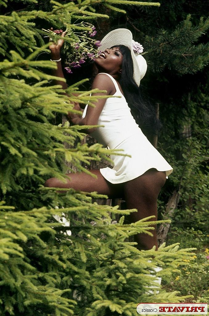 15P Vintage black pornstars in bikini on public beach