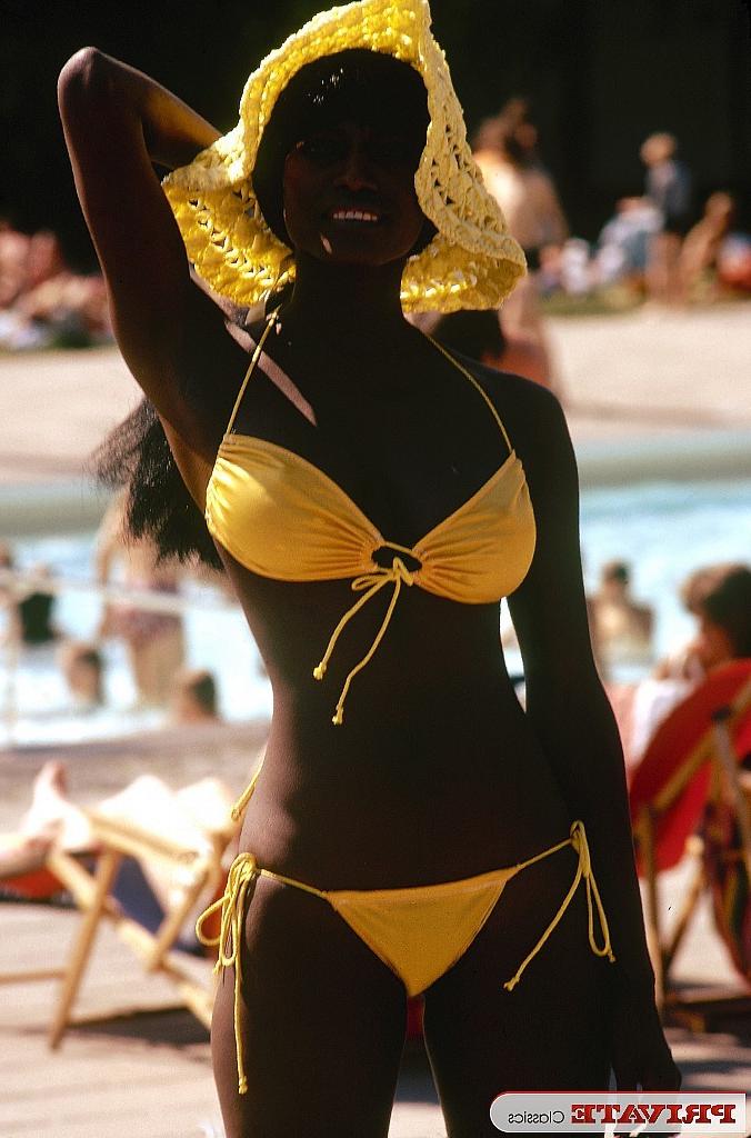 15P Vintage black pornstars in bikini on public beach
