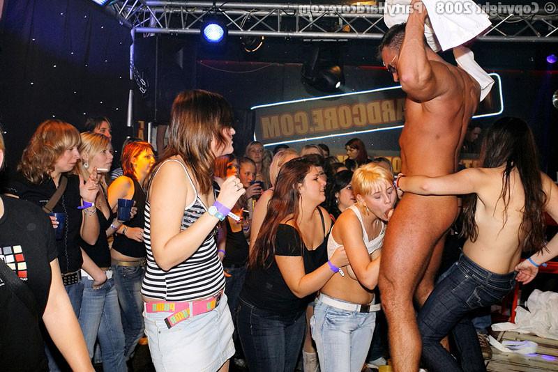 16P Amateur women giving handjobs and blowjobs at Party Hardcore