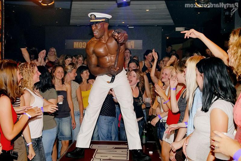 16P Amateur women go wild for male strippers at Party Hardcore