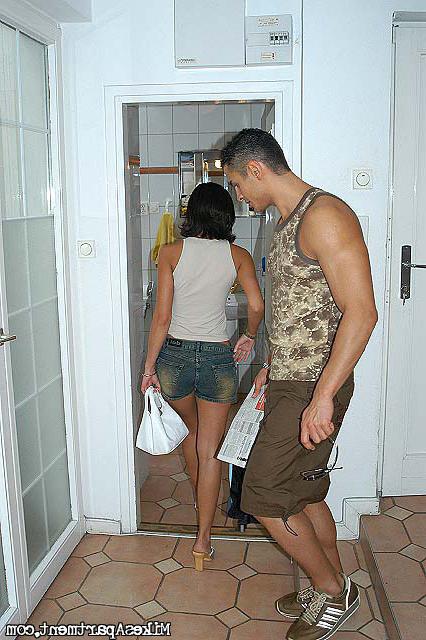 12P Brunette looker get naked and rubs her clit on the bed