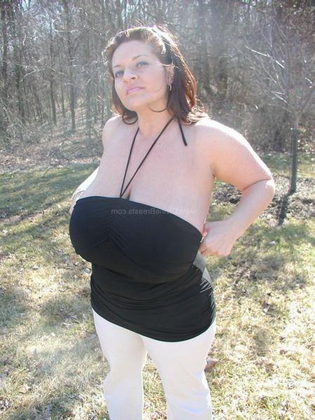 15P Maria Moore Nudist Big Tits Flasher