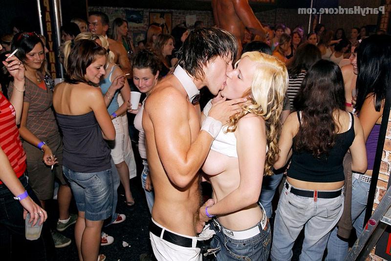 16P Amateur Girls go wild for Male Strippers at Party Hardcore