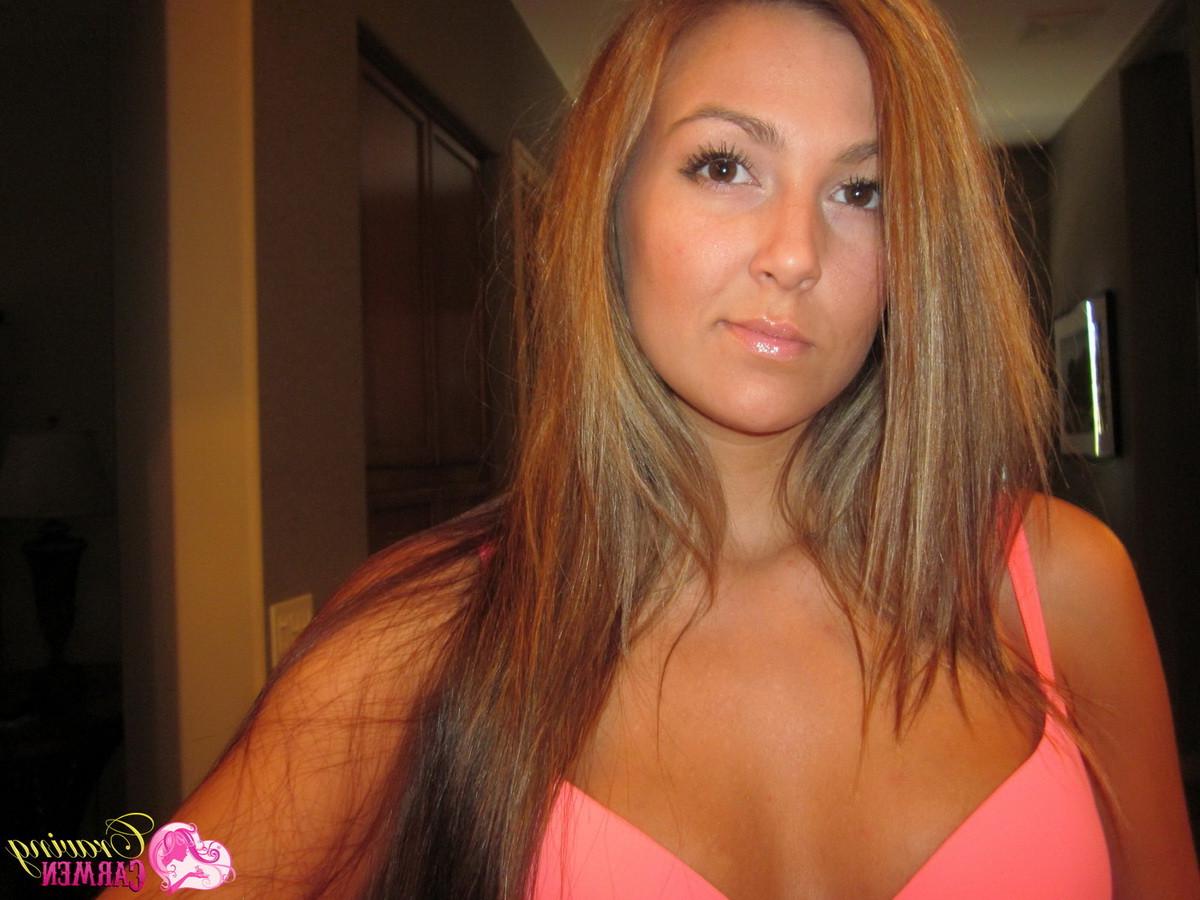 16P Sexy teen selfshots in pink bra