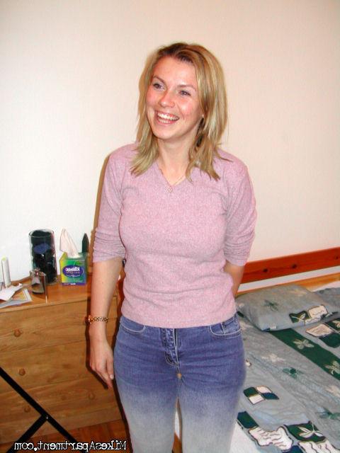12P Babe with fat tits and hairy pussy pleasures herself