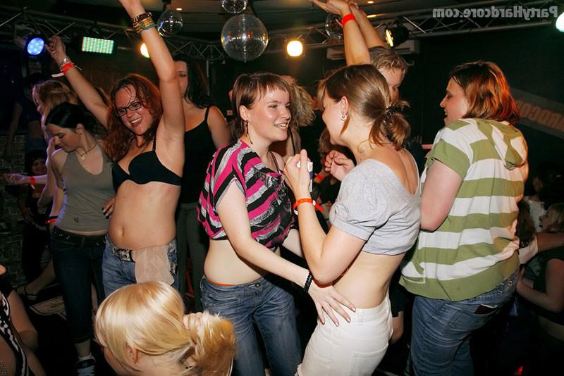 16P Amateur women fucking male strippers at Party Hardcore