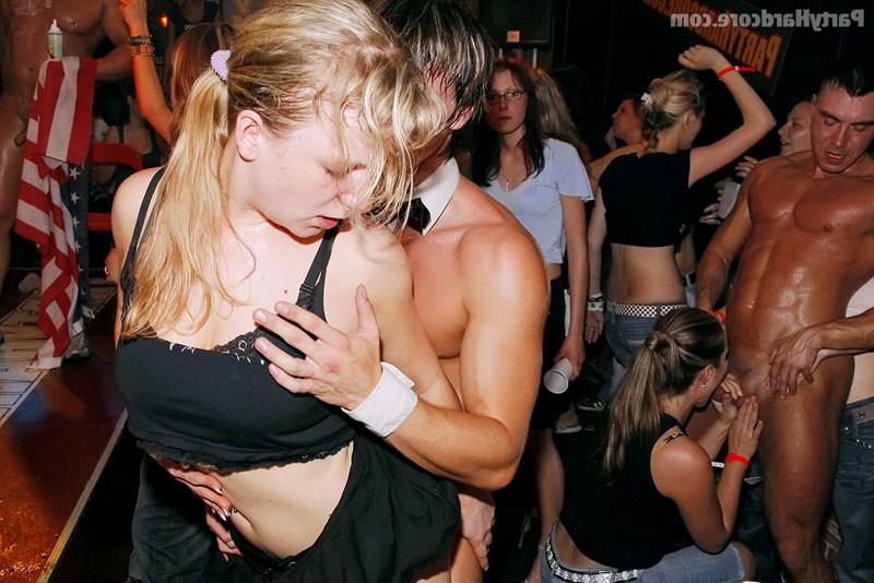 16P Amateur women fucking male strippers at Party Hardcore