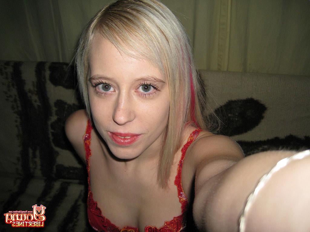 16P Lovely girl exposes her delights in front of the camera