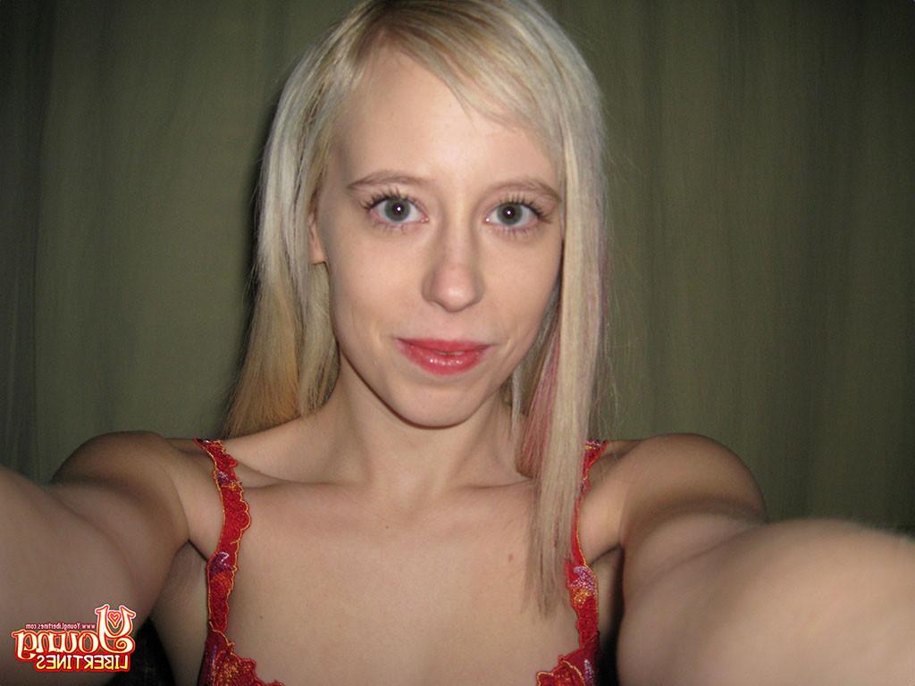 16P Lovely girl exposes her delights in front of the camera