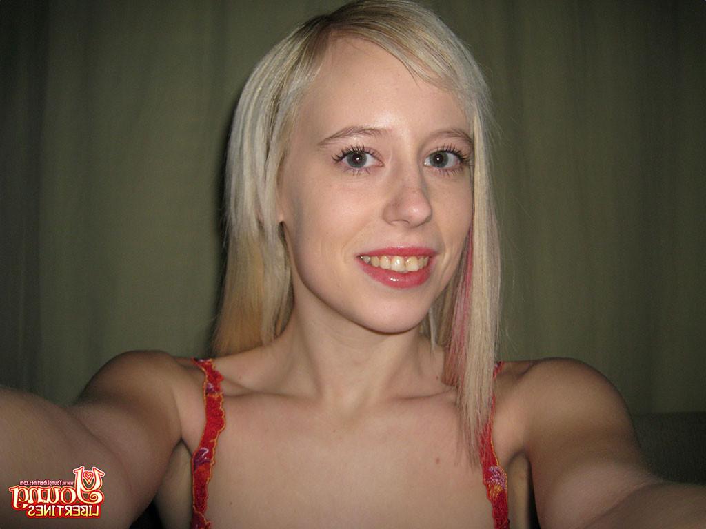 16P Lovely girl exposes her delights in front of the camera