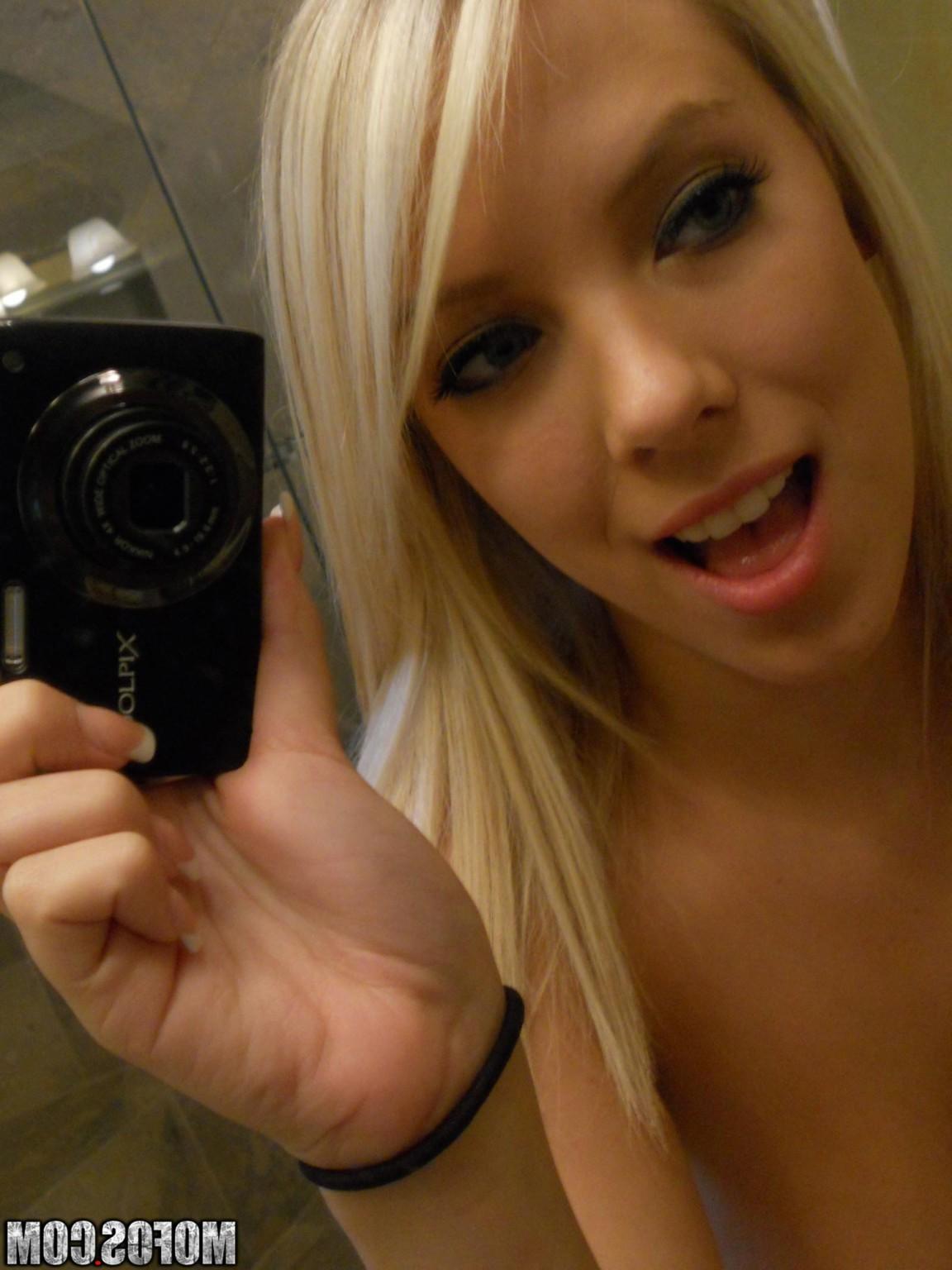 20P Real amateur user submitted girlfriends