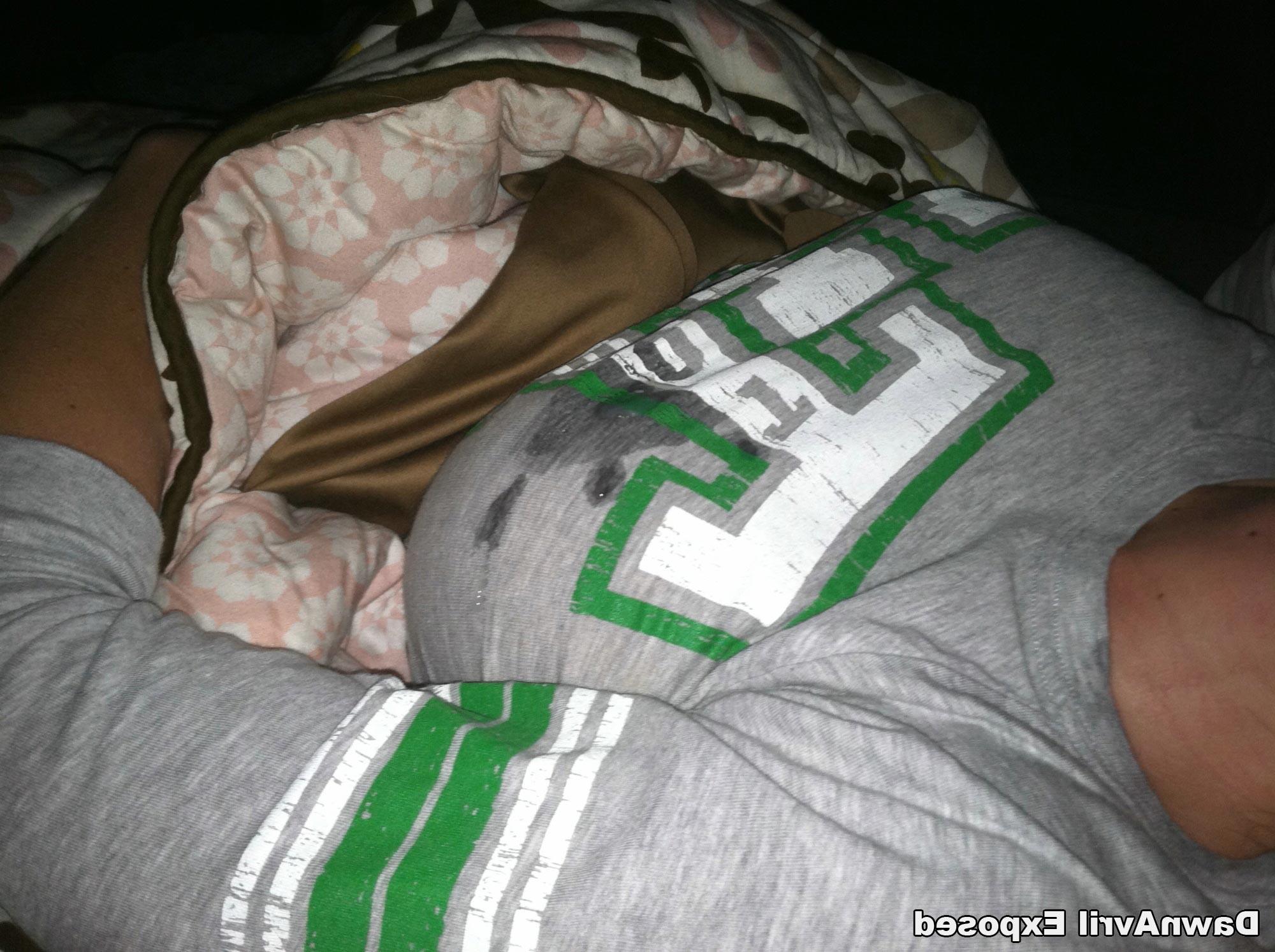 16P Amateur girlfriend Dawn cumshot on tits
