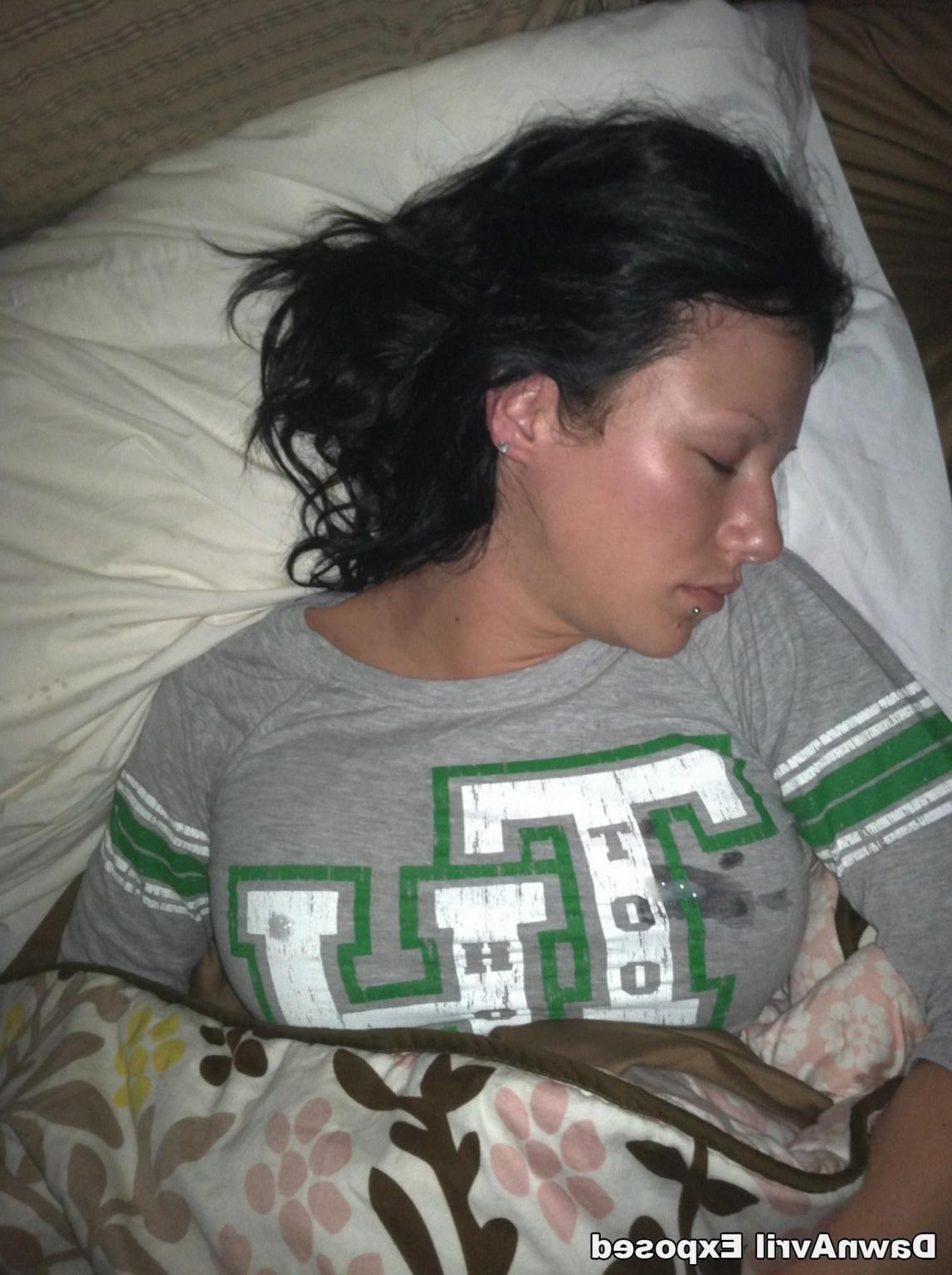 16P Amateur girlfriend Dawn cumshot on tits