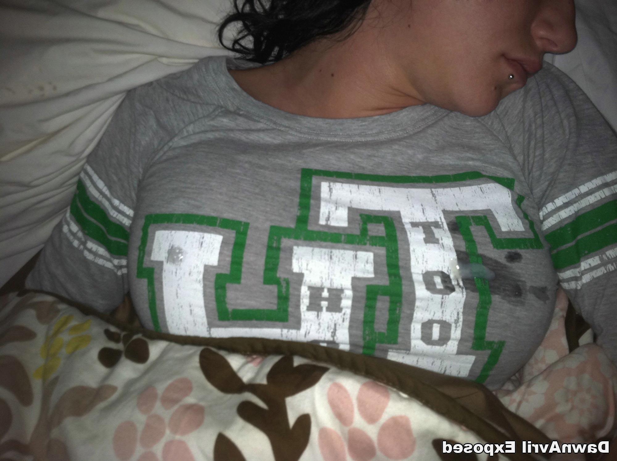 16P Amateur girlfriend Dawn cumshot on tits