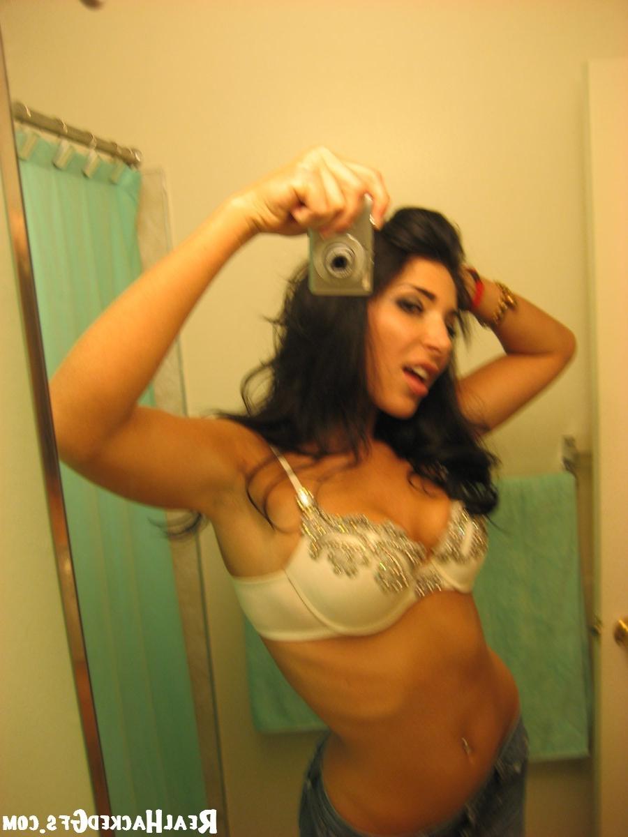 16P Brunette girlfriend taking her pics in the mirror