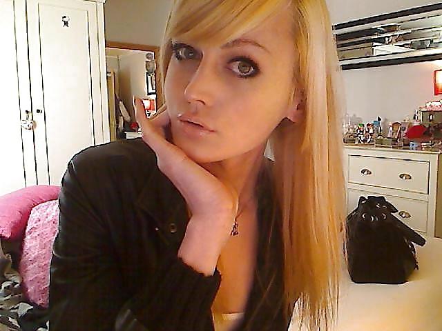 25P TGirl Ellery From SmutDates.com