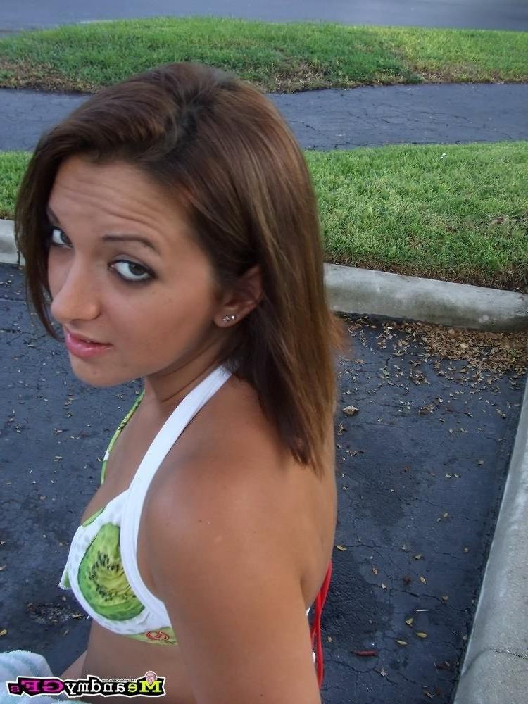 15P My girlfriend posing in her bikini and sucking my cock