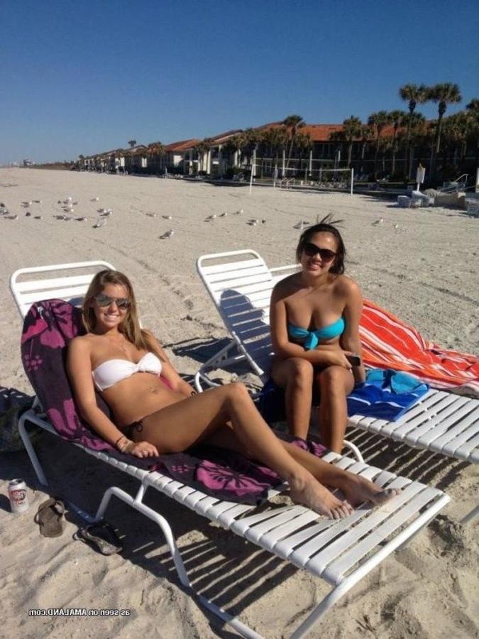 12P Selection of hot amateur bikini honeys posing outdoors