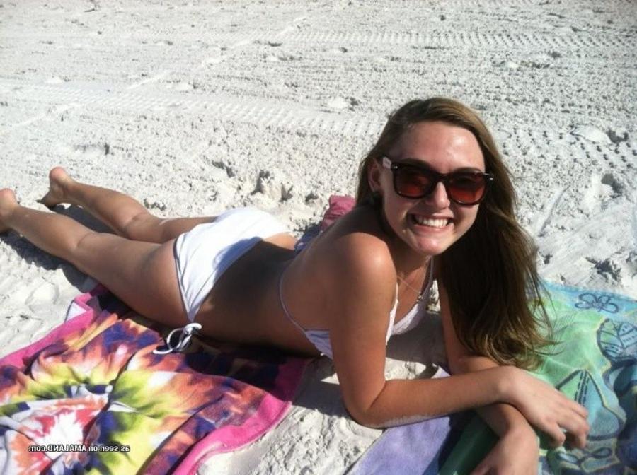 12P Selection of hot amateur bikini honeys posing outdoors
