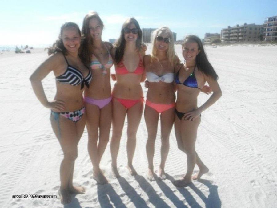 12P Selection of hot amateur bikini honeys posing outdoors