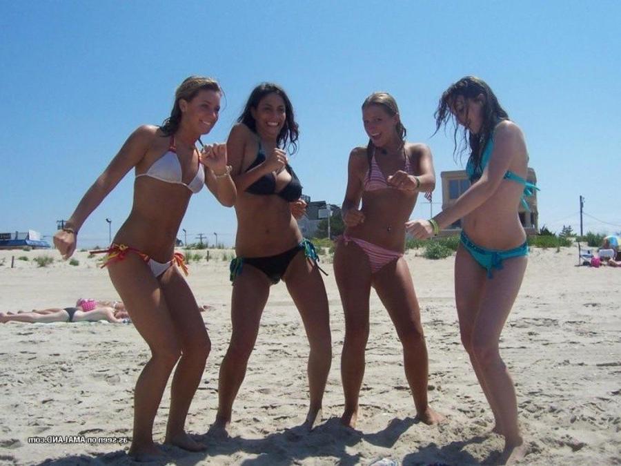 11P Sexy girlfriends posing in their bikinis outdoors
