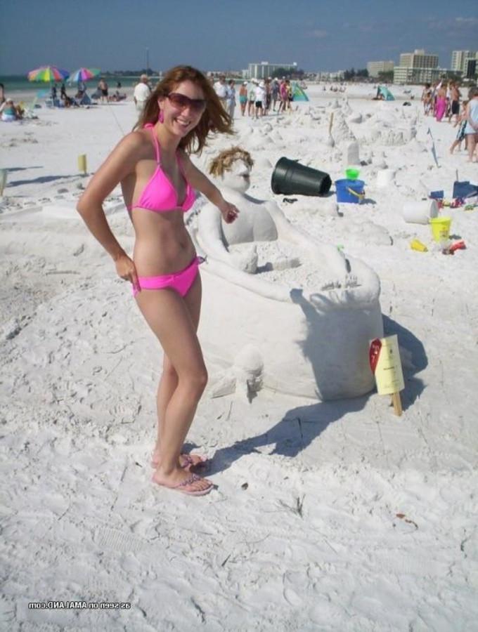 8P Sexy amateur girlfriends posing in bikinis outdoors