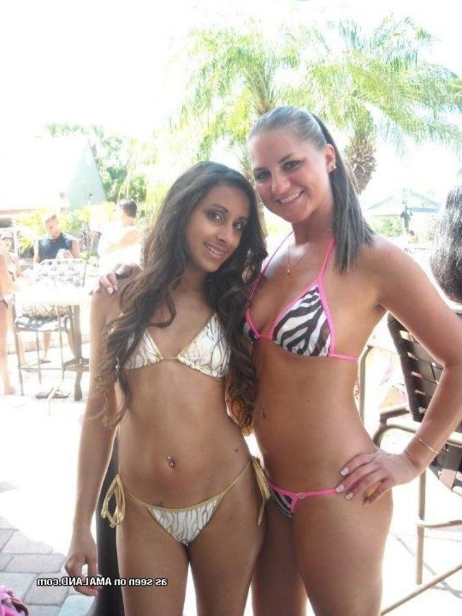 8P Sexy amateur girlfriends posing in bikinis outdoors