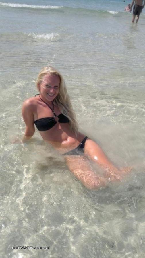 8P Sexy amateur girlfriends posing in bikinis outdoors