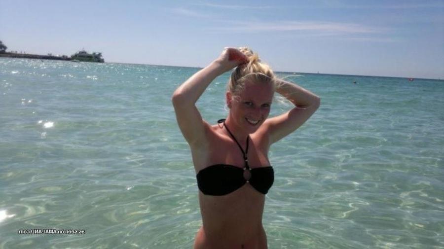 12P Photos of a sexy blonde babe posing in her black bikini