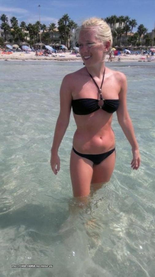12P Photos of a sexy blonde babe posing in her black bikini