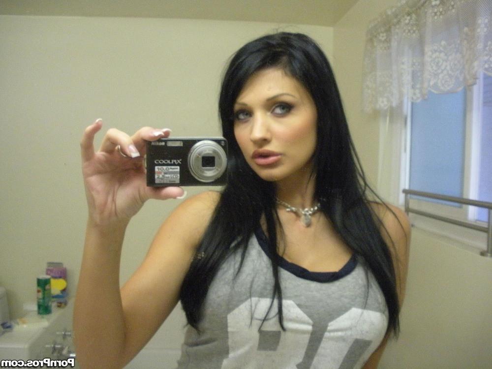 16P Beautiful brunette girlfriend taking pics in the mirror