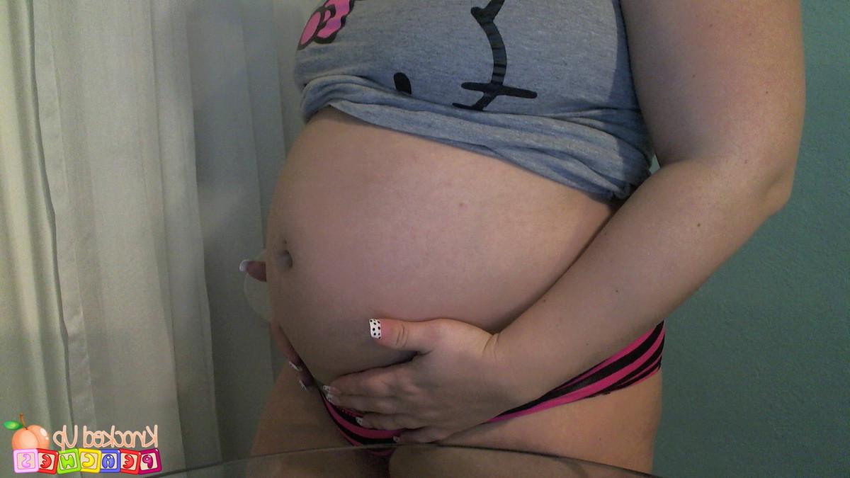 5P Pregnant pornstar Georgia Peach shows off her big swollen stomach as she strips 