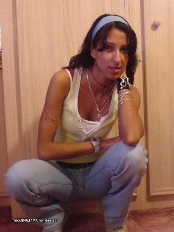 12P Gallery of a Mexican babe pussy-playing for her lover