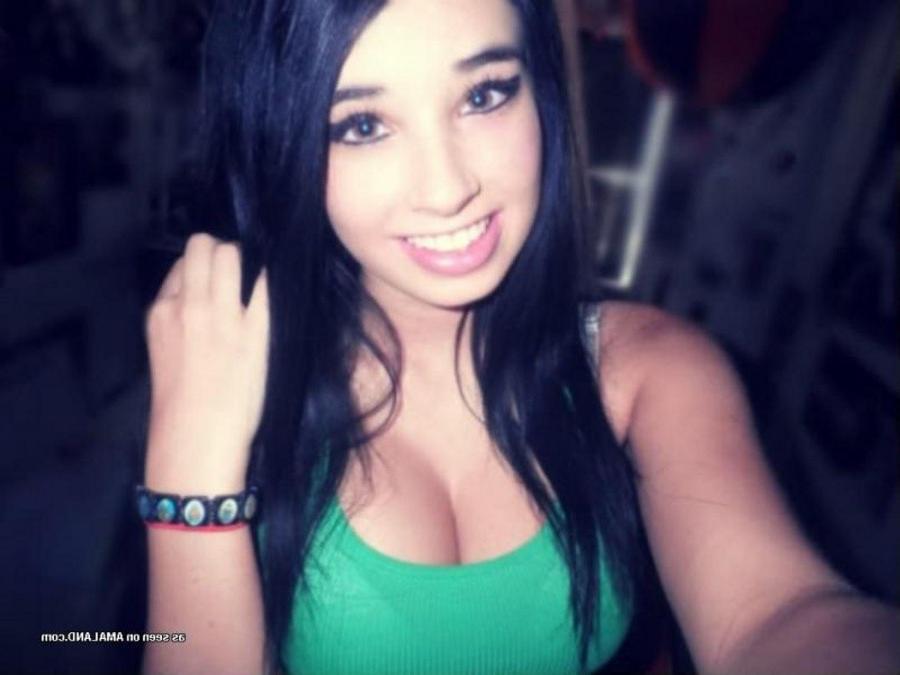 10P Collection of a big-tittied hottie posing for her boyfriend