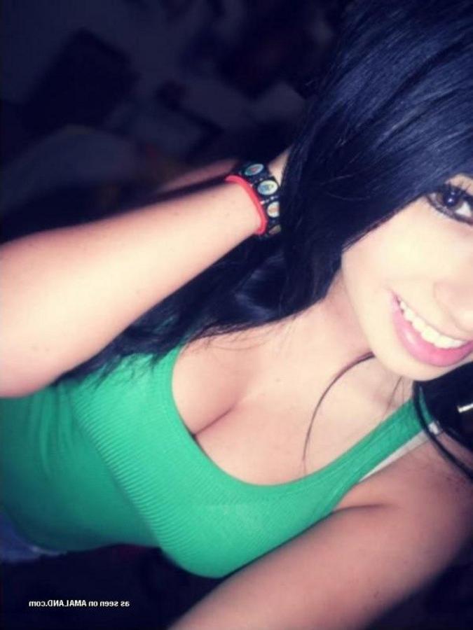 10P Collection of a big-tittied hottie posing for her boyfriend
