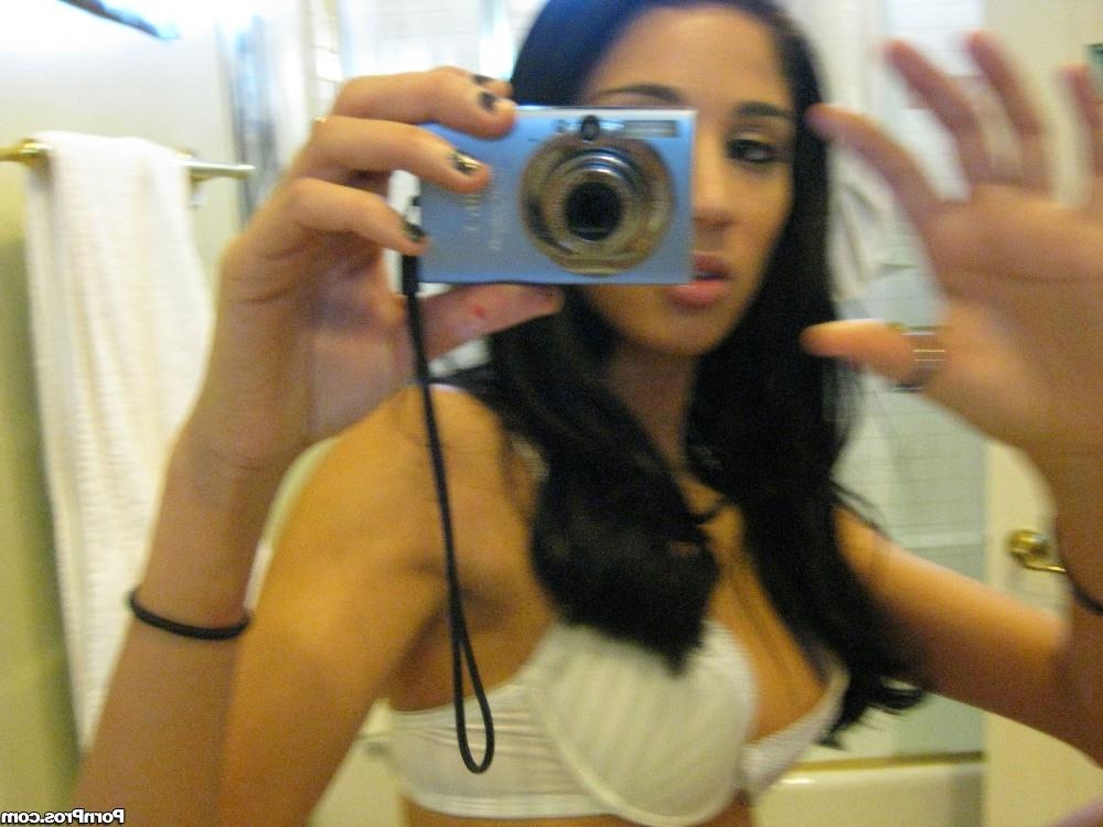 16P Brunette girlfriend taking pics in the mirror