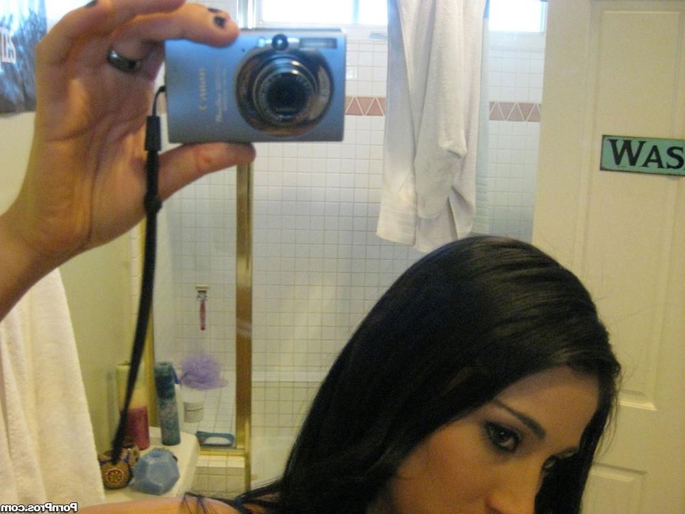 16P Brunette girlfriend taking pics in the mirror
